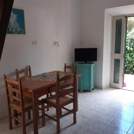2 Bedrooms With Enclosed Garden And Wifi At Rio Rio dellʼElba
