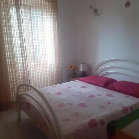2 Bedrooms With Enclosed Garden And Wifi At Rio * Rio dellʼElba